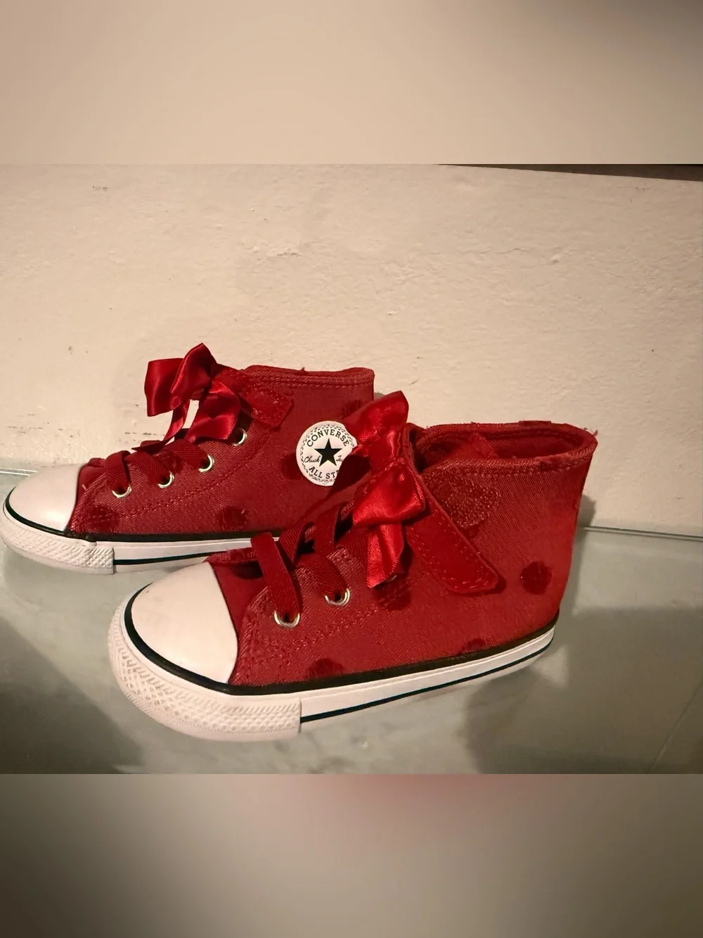 Converse bright red